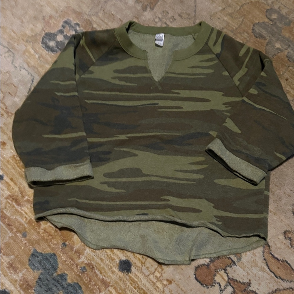 Women's Camouflage Sweatshirt Size Extra Small